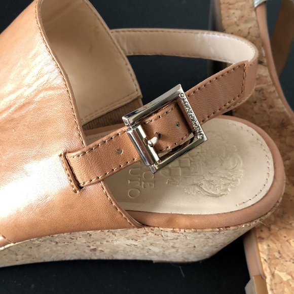 VINCE CAMUTO SANDALS - Picture 9 of 11